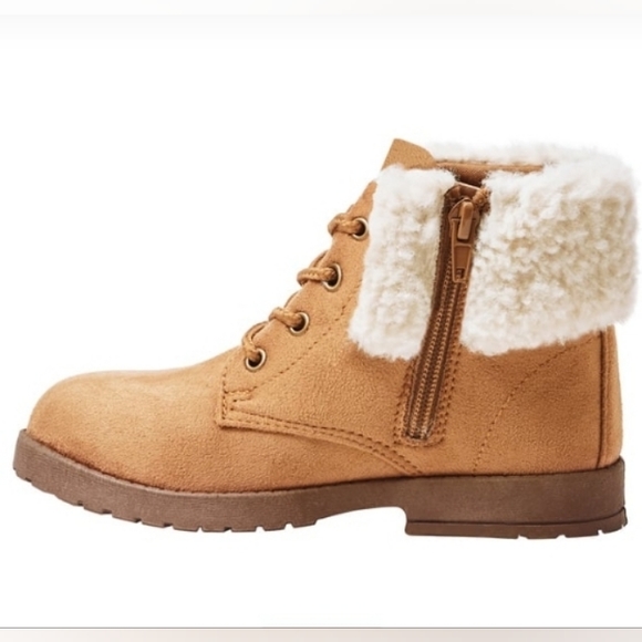 Kids Fur Cuff Lug Sole Boot Girls Size 5 MSRP $42 - Picture 3 of 9